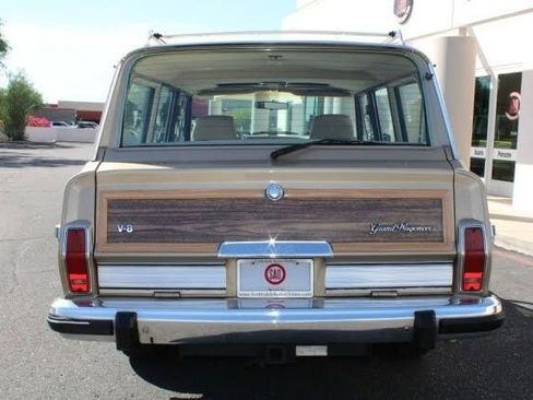 Used 1990 Jeep Grand Wagoneer image 3