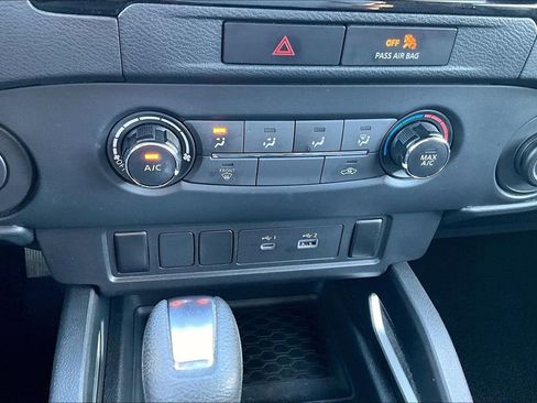 Used 2022 Nissan Frontier SV image 11