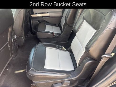 Used 2022 Ford Explorer XLT w/ XLT Sport Appearance Package AWD/4WD image 21