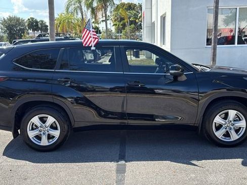 Certified 2025 Toyota Highlander LE image 11
