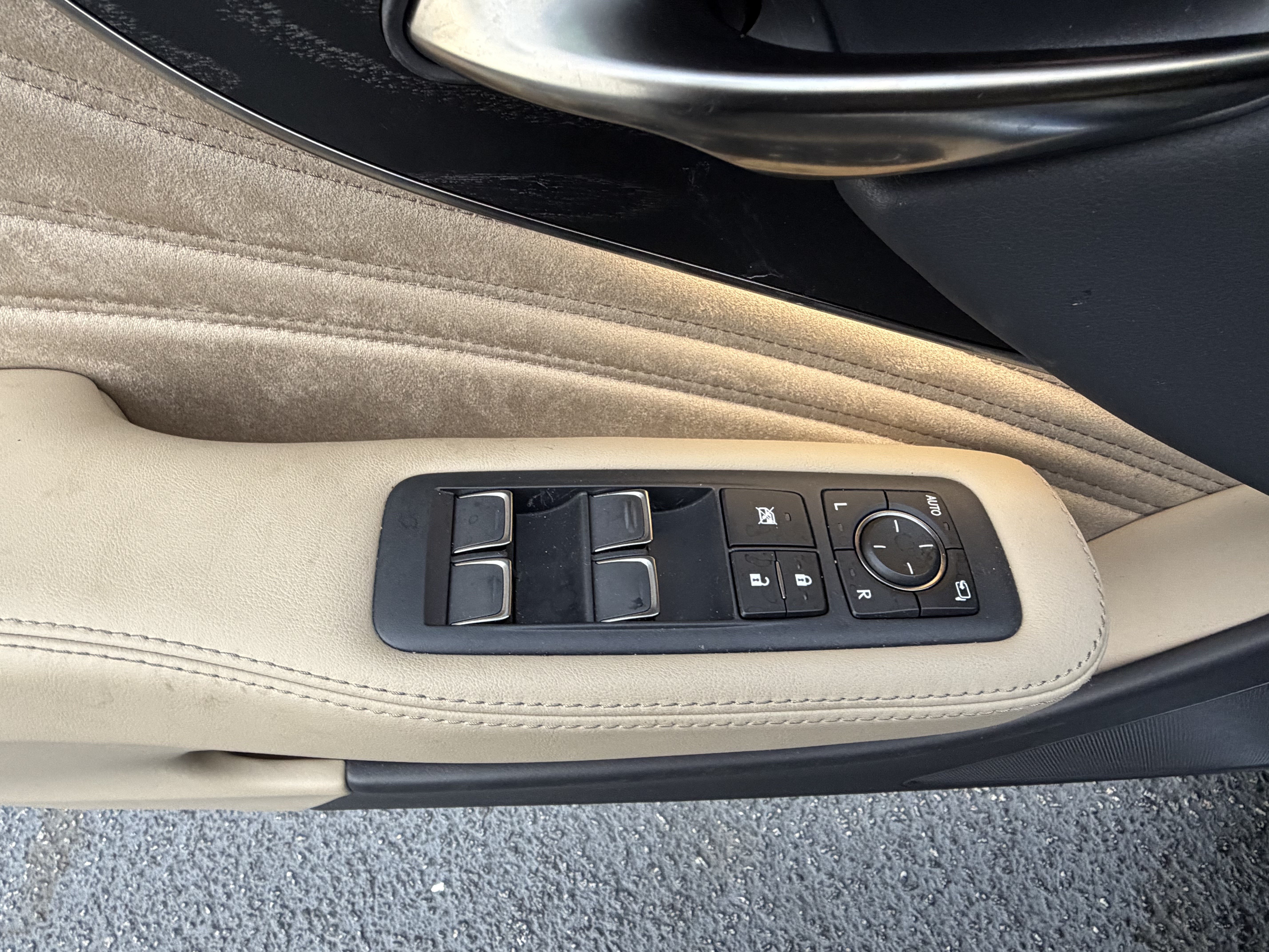 Used 2025 Lexus LS 500 RWD image 14