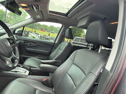Used 2021 Honda Pilot Touring image 17