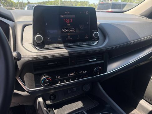 Used 2025 Nissan Rogue SV AWD/4WD image 20