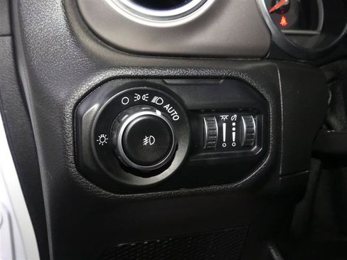 Used 2018 Jeep Wrangler Unlimited Rubicon w/ Dual Top Group AWD/4WD image 28