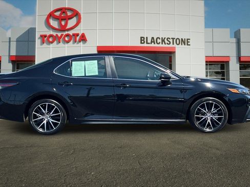 Used 2023 Toyota Camry SE FWD image 2