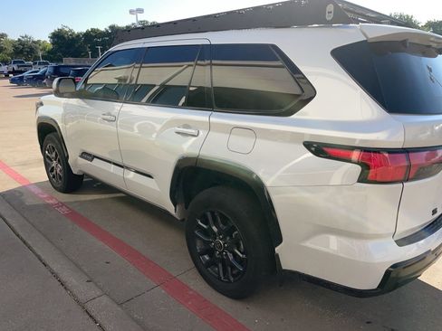Used 2023 Toyota Sequoia Platinum AWD/4WD image 7