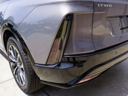 Used 2024 Cadillac Lyriq Sport AWD/4WD image 21