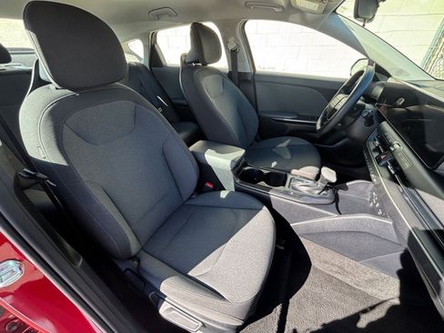 Used 2025 Kia K4 LXS image 36