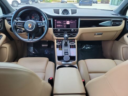 Used 2024 Porsche Macan image 12