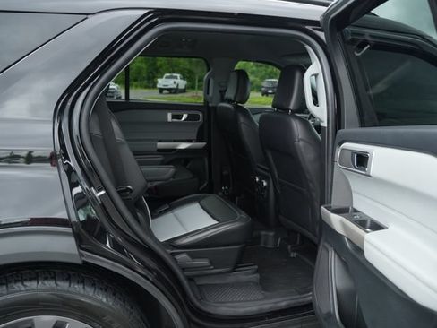 Used 2022 Ford Explorer XLT w/ Equipment Group 202A RWD image 22