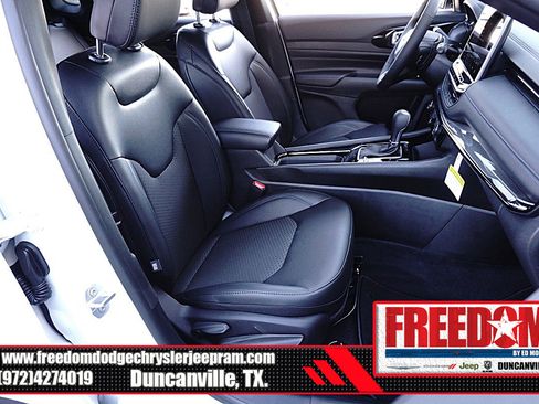 New 2026 Jeep Compass Latitude image 15