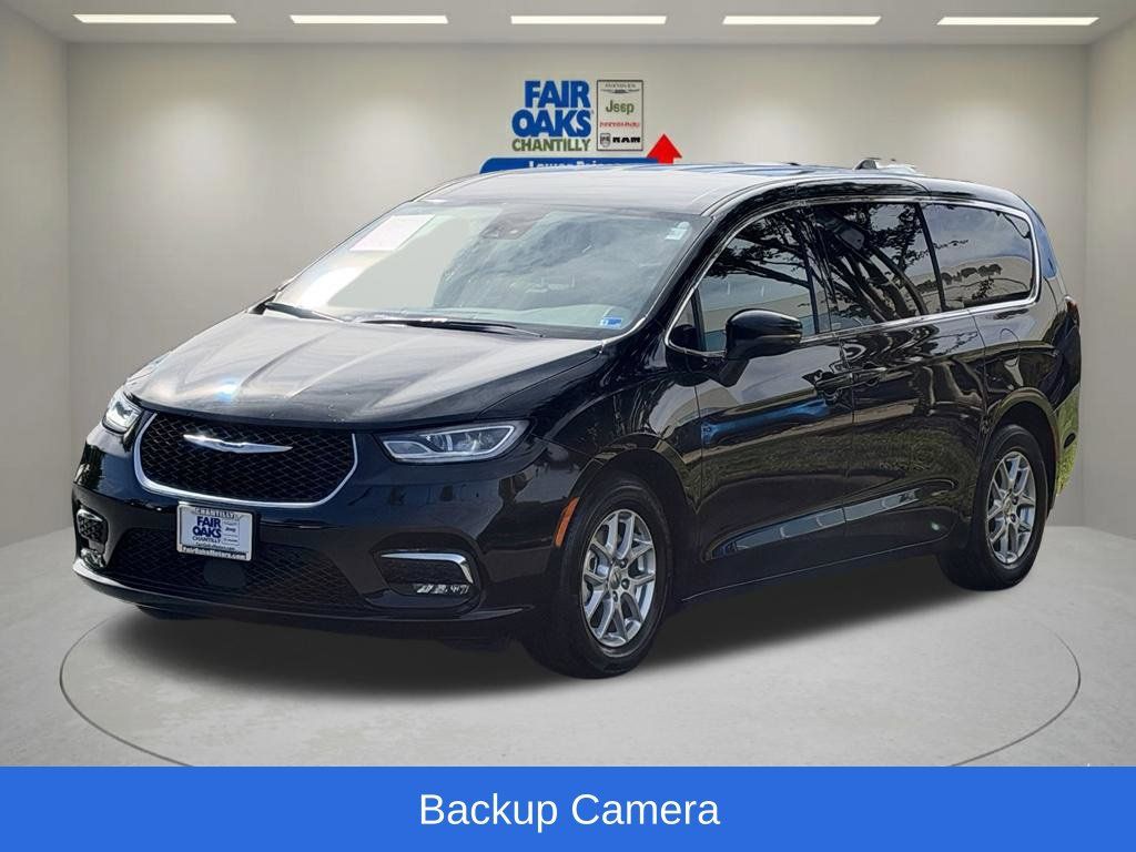 Used 2025 Chrysler Pacifica Select FWD image 3