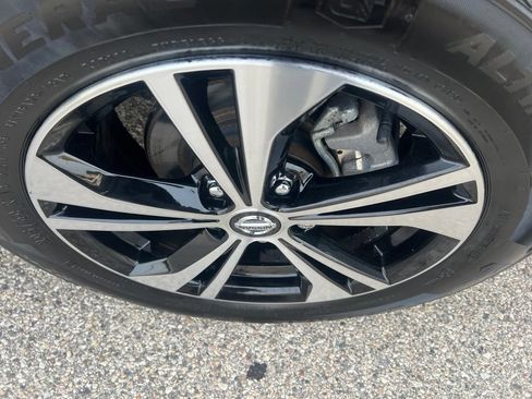 Certified 2022 Nissan Sentra SV FWD image 38