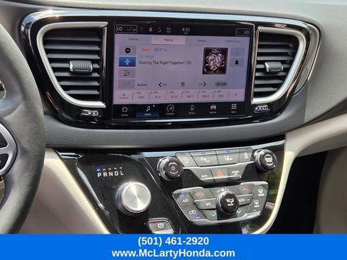 Used 2023 Chrysler Pacifica Touring-L FWD image 21