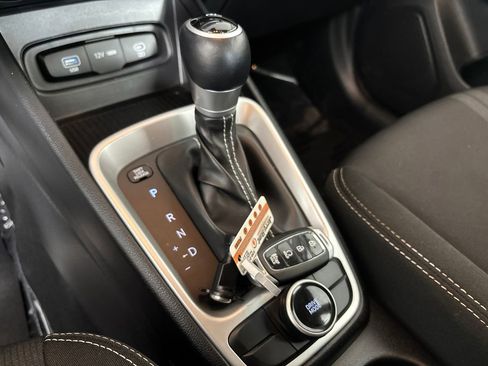 Used 2025 Hyundai Venue SEL FWD image 20