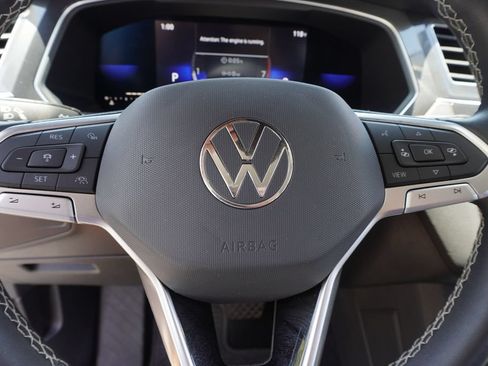 Used 2022 Volkswagen Tiguan SE FWD image 18