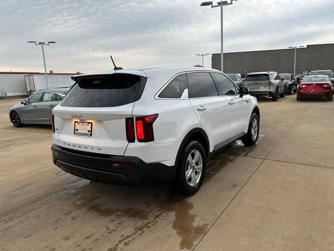 Used 2022 Kia Sorento LX AWD/4WD image 3