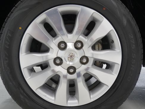 Used 2015 Toyota Sequoia Platinum image 31