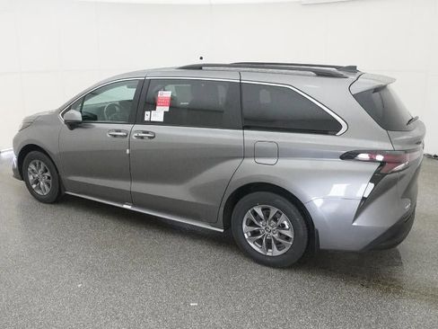 New 2026 Toyota Sienna XLE image 4