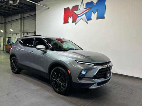 Used 2024 Chevrolet Blazer LT w/ Convenience Package AWD/4WD image 2