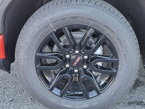 New 2025 GMC Sierra 1500 Elevation image 7