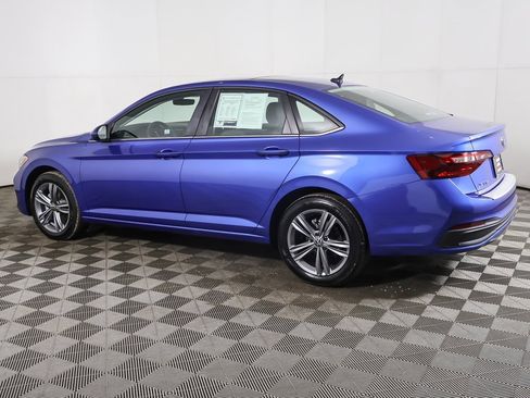 Used 2024 Volkswagen Jetta SE w/ Panoramic Sunroof Package image 12