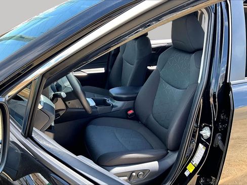 Certified 2025 Toyota RAV4 XLE w/ Convenience Package FWD image 8