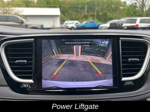 Used 2022 Chrysler Pacifica Touring-L FWD image 22