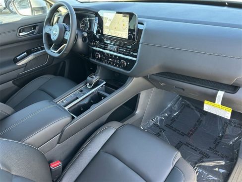 New 2025 Nissan Pathfinder SL image 8