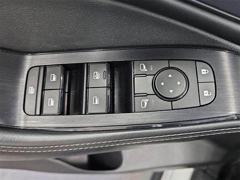 Used 2023 Nissan Rogue SV w/ SV Premium B Package image 26