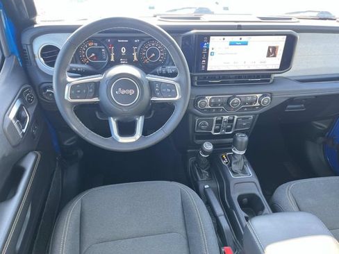 Used 2025 Jeep Wrangler Unlimited Sahara AWD/4WD image 12