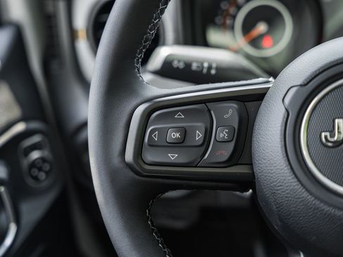 New 2025 Jeep Gladiator Sport image 31