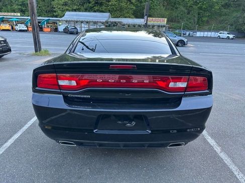 Used 2014 Dodge Charger SE w/ Connectivity Group RWD image 6