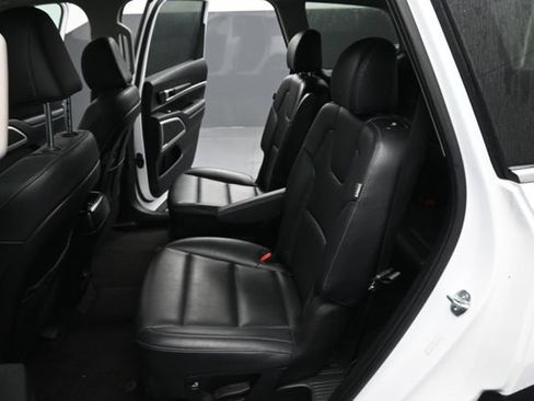 Used 2025 Kia Telluride S AWD/4WD image 14