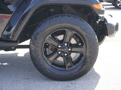 Used 2021 Jeep Gladiator Sport AWD/4WD image 13