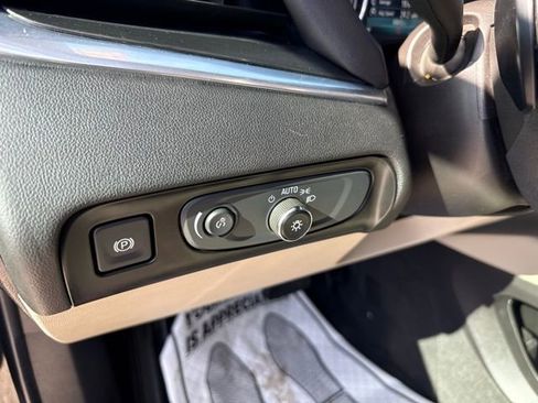 Used 2019 Buick Enclave Essence image 21