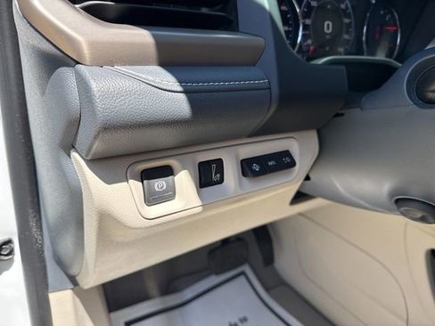 Used 2023 GMC Acadia Denali AWD/4WD image 11
