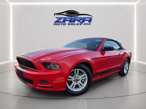 Used 2013 Ford Mustang Convertible RWD image 1