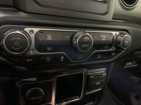 Used 2023 Jeep Gladiator Sport image 5