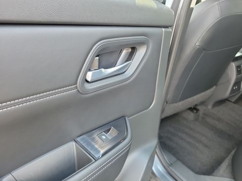 Certified 2025 Nissan Rogue SL AWD/4WD image 13
