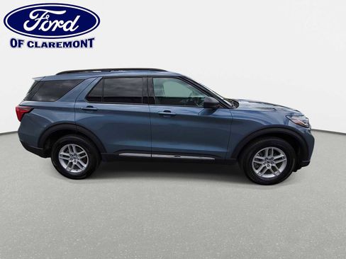 Used 2025 Ford Explorer Active AWD/4WD image 9
