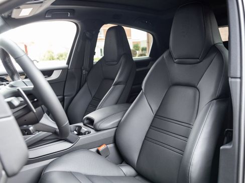 Certified 2026 Porsche Cayenne Coupe AWD/4WD image 5