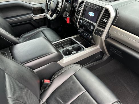 Used 2021 Ford F250 Lariat w/ Chrome Package image 18