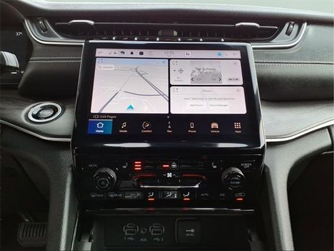 Used 2023 Jeep Grand Cherokee Limited image 19