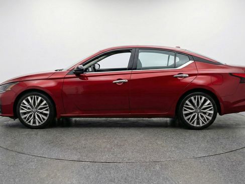 Used 2025 Nissan Altima 2.5 SV image 5