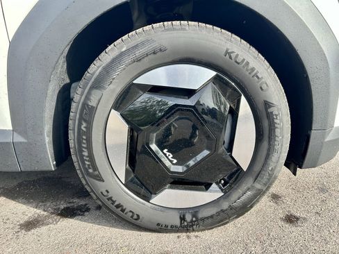 Used 2024 Kia EV9 Wind image 9