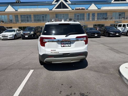 Used 2023 GMC Acadia SLT FWD image 9
