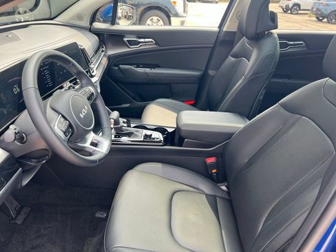 Certified 2025 Kia Sportage EX w/ Premium Package AWD/4WD image 4