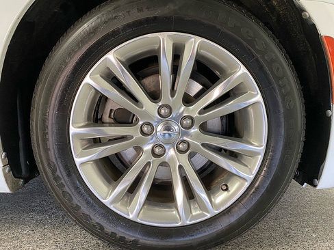 Used 2015 Chrysler 300 C image 26
