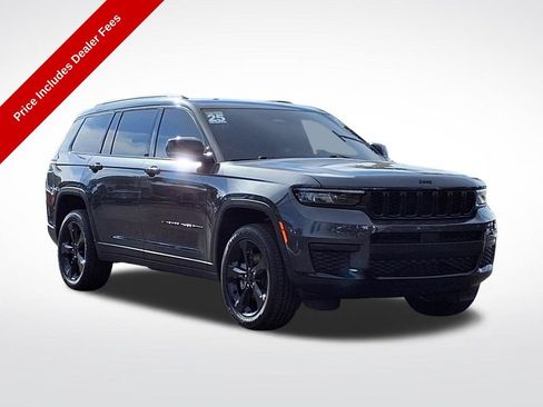 Used 2025 Jeep Grand Cherokee L Altitude RWD image 1